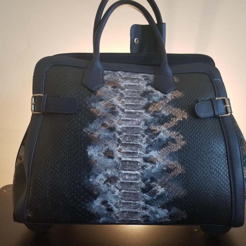 Travel bag .